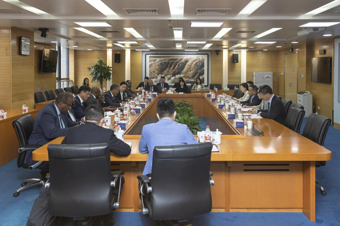 中国信保盛和泰总经理会见安哥拉矿产资源、石油和天然气部部长阿泽维多一行